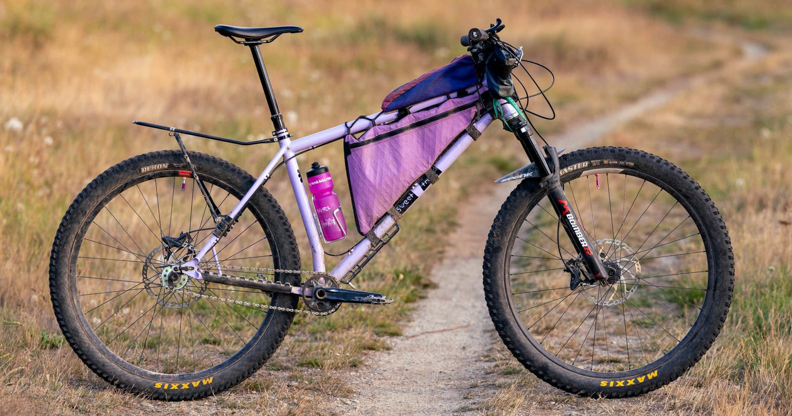 Harry postavil svůj vysněný bikepacking speciál sám