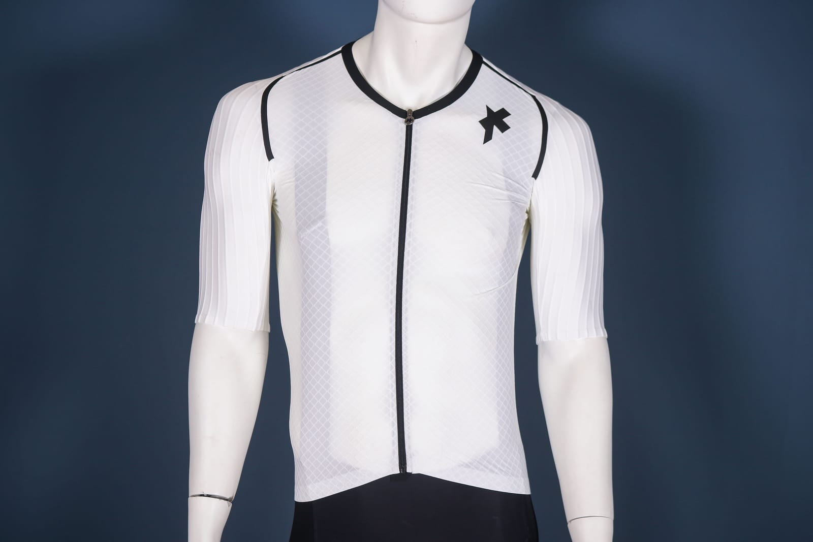 Assos Equipe RSR Bolide: stojí si racionálně za peníze?