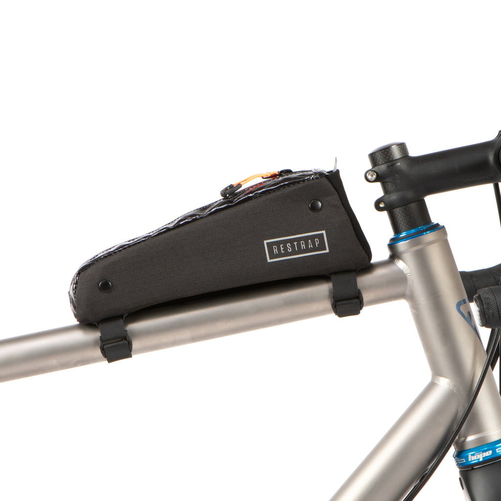 Restrap Race: Aerodynamické tašky pro bikepacking závody, které změní tvůj gravel