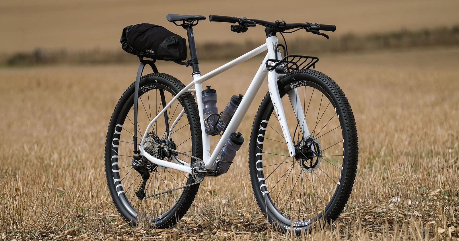Mason Macro32: bikepackingový hardtail s 32" koly a nosičem ve vidlici