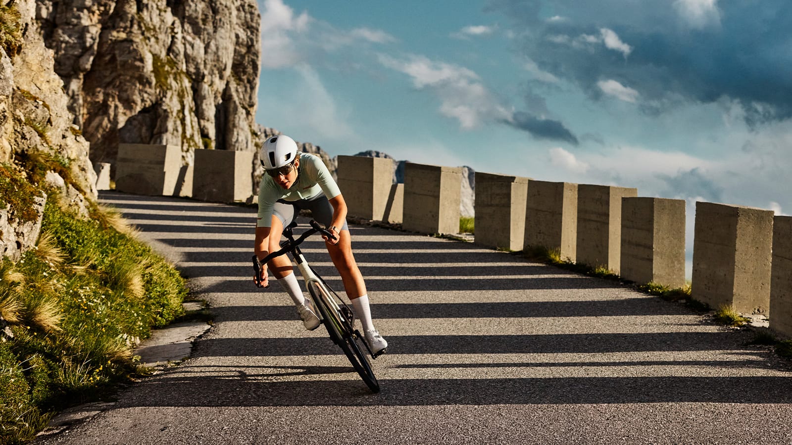 Trek Domane+ SL: elektrokolo, které vypadá jako obyčejná silnička