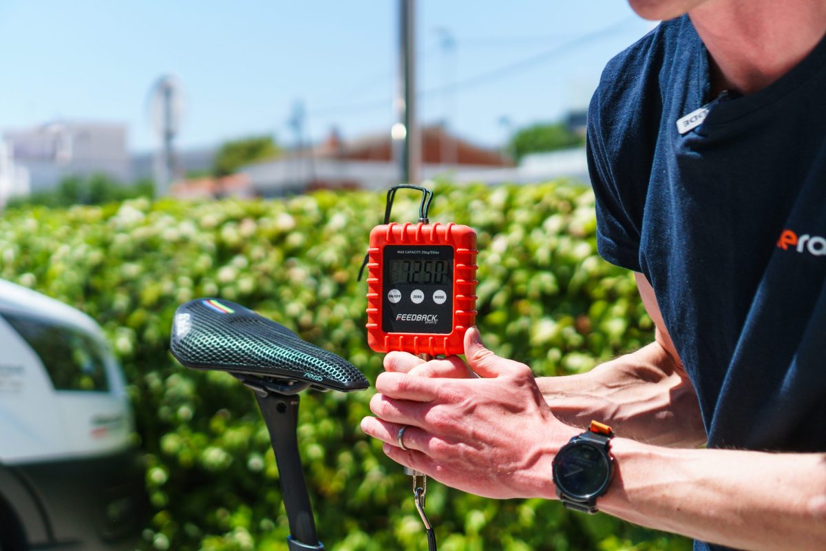 Kolik váží kola na Tour de France 2026? Průměr přes 7 kg
