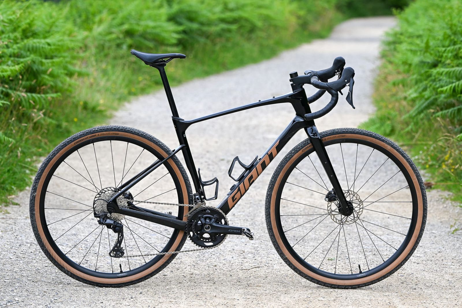 Giant Revolt Advanced 2: gravel bike, který se nebojí českých cest
