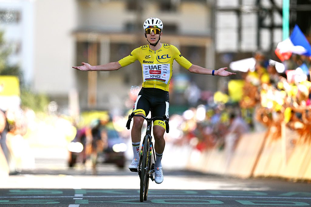 Pogačar smetl legendární rekord na Alpe d'Huez: co se změnilo za 29 let