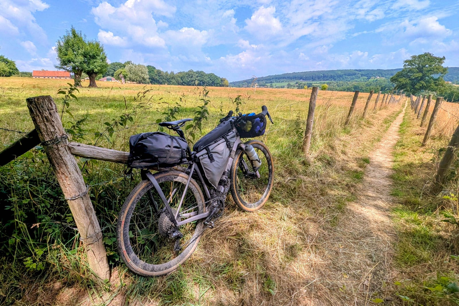 Holandsko na kole: Bikepacking podél hranic, kde se skrývá divoká strana země tulipánů